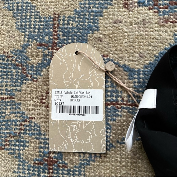 NWT MESHKI Daisie Chiffon Top M - Picture 4 of 4